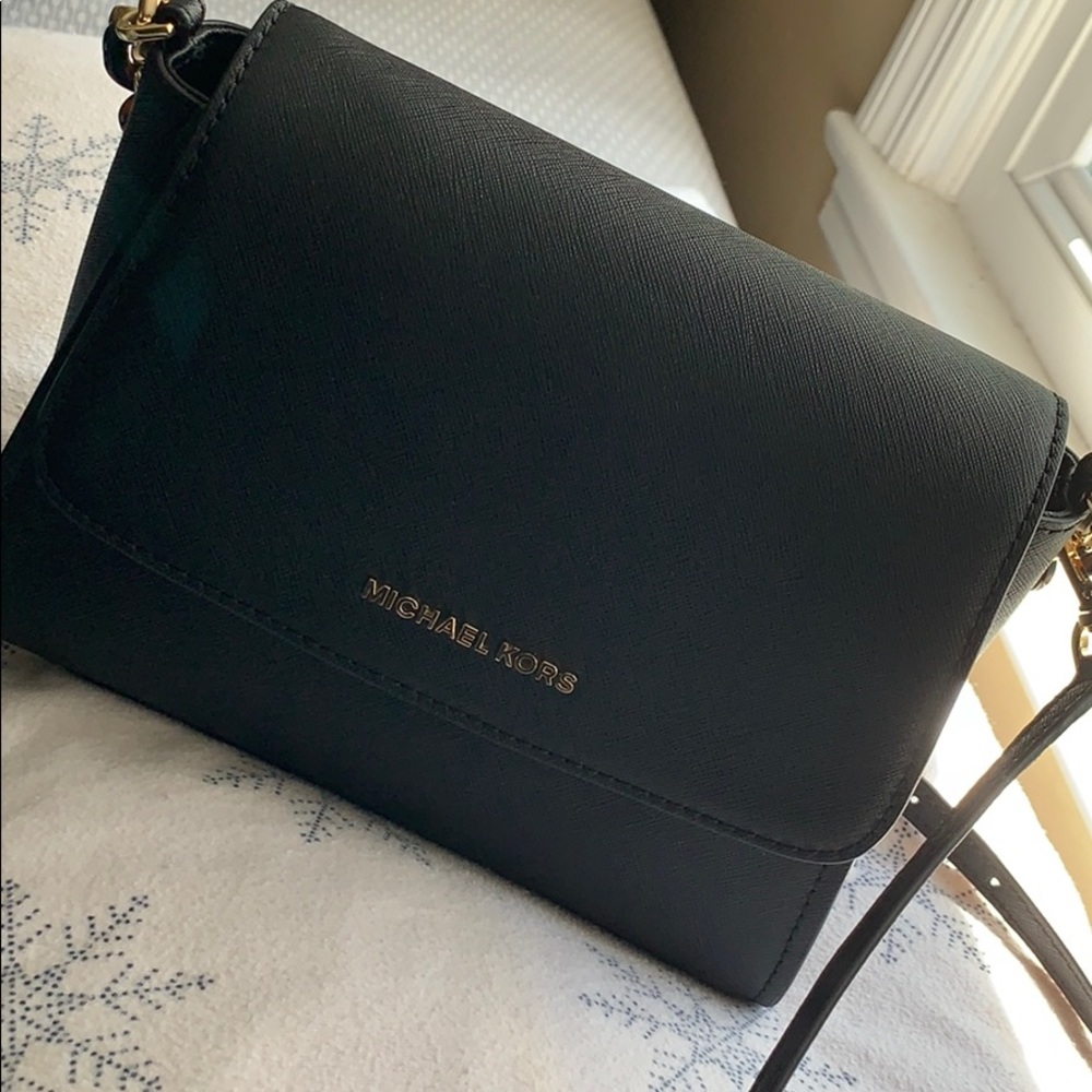 Michael kors crossbody